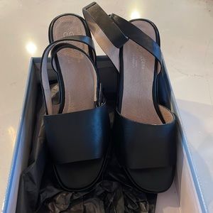 Free People Seychelles sandals size 8 worn once excellent condition.